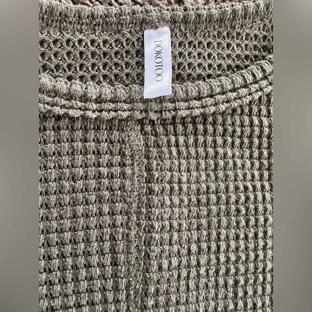 Elegant Waffle Knit Sweater Set - Olive and Blush/beige size small (lot of 2) - Picture 6 of 8